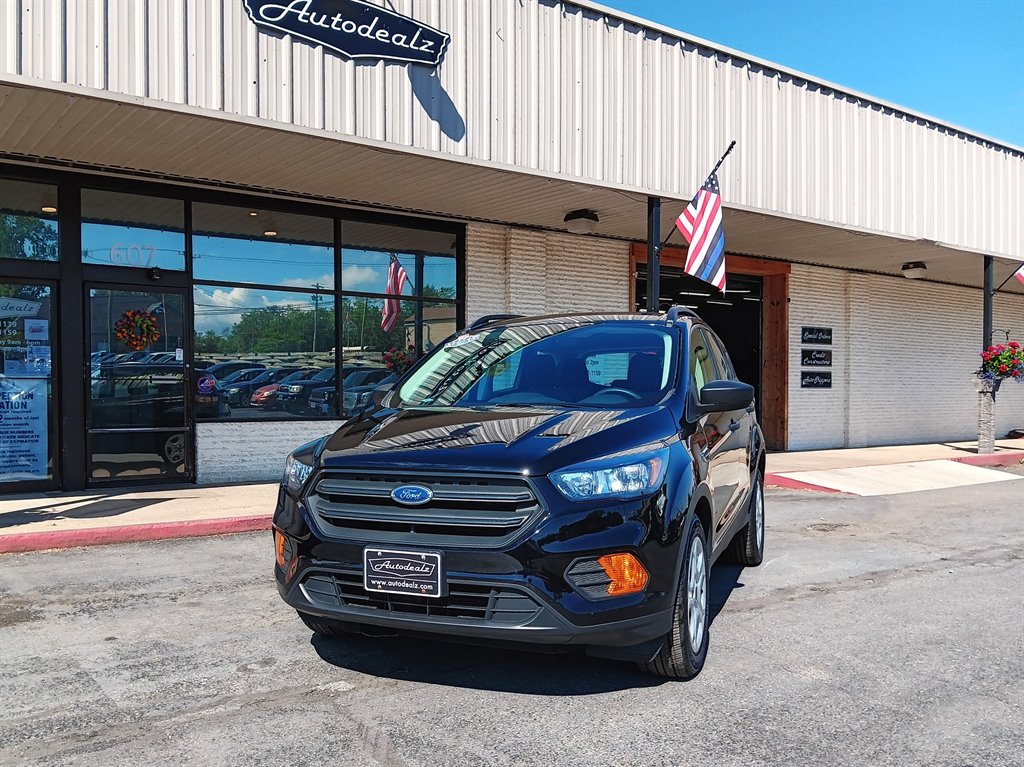 The 2018 Ford Escape S photos